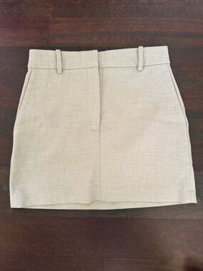 Aritzia Chisel Skirt Size 2 Beige Like New